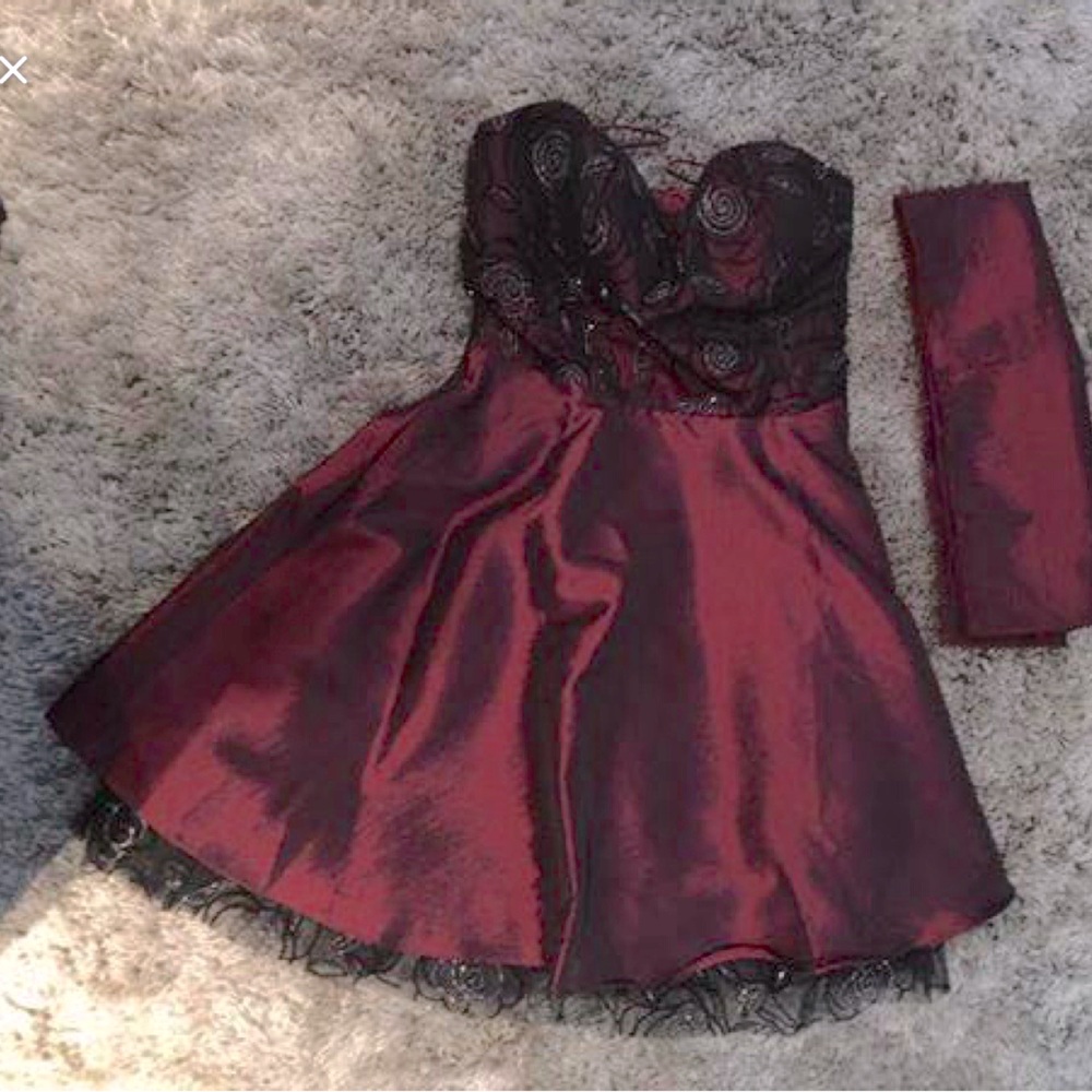 Party - Proom Dress Burgundy. Good for graduations party